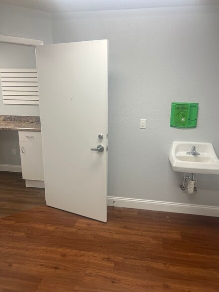 More Photos Of 1435 Dunn Ave, Daytona Beach Medical For Lease