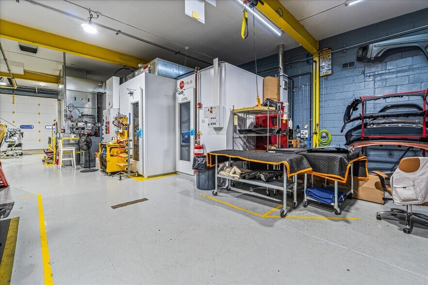 More Photos Of 15 Windsor Ct, Mineola Warehouse For Sale