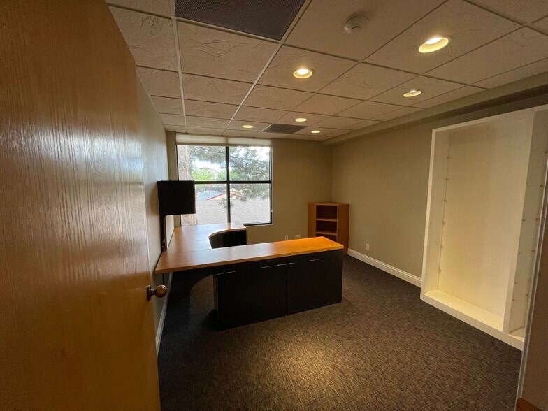 More Photos Of 499 W Plumb Ln, Reno Office For Sale