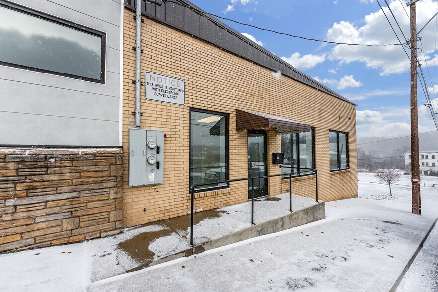 More Photos Of 205 10th St, Fairmont Office For Sale