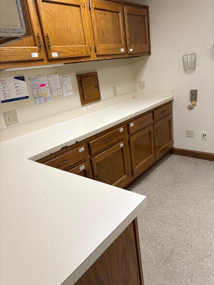 More Photos Of 555 W Schrock Rd, Westerville Medical For Sale