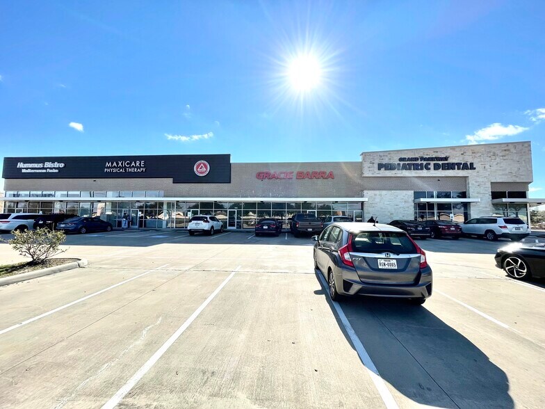 More Photos Of 7910 W Grand Parkway S, Richmond Storefront Retail Office For Lease