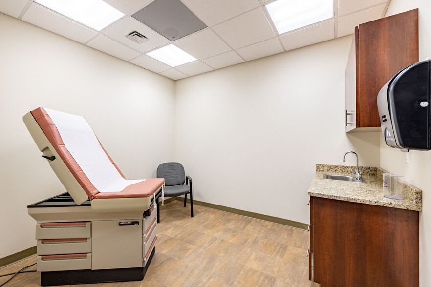 More Photos Of 12660 10 Mile Rd, South Lyon Medical For Lease