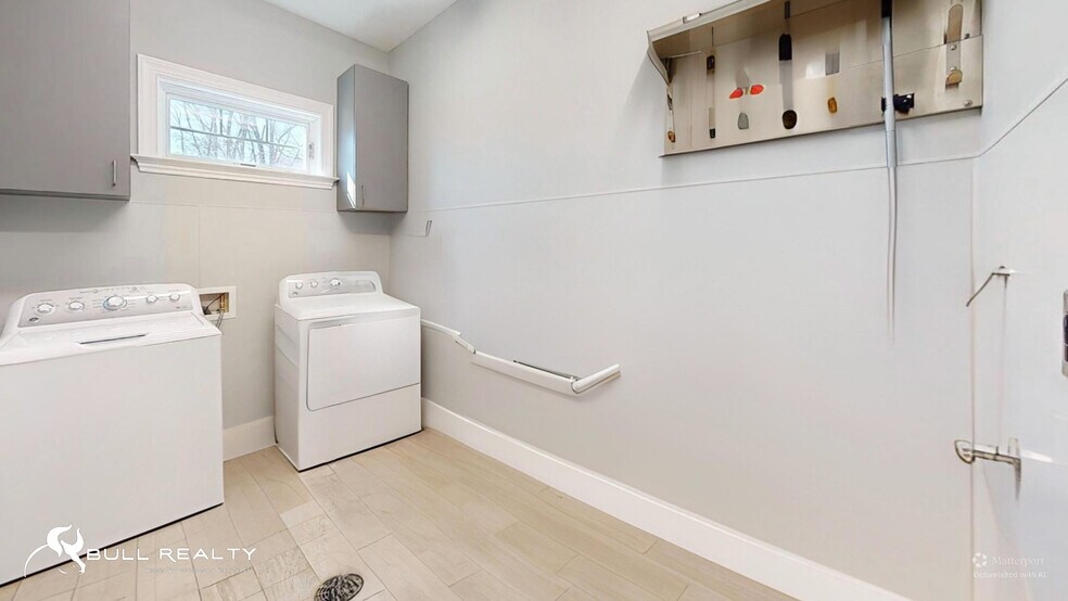 More Photos Of 219 W Boggs St, Lexington Office For Sale