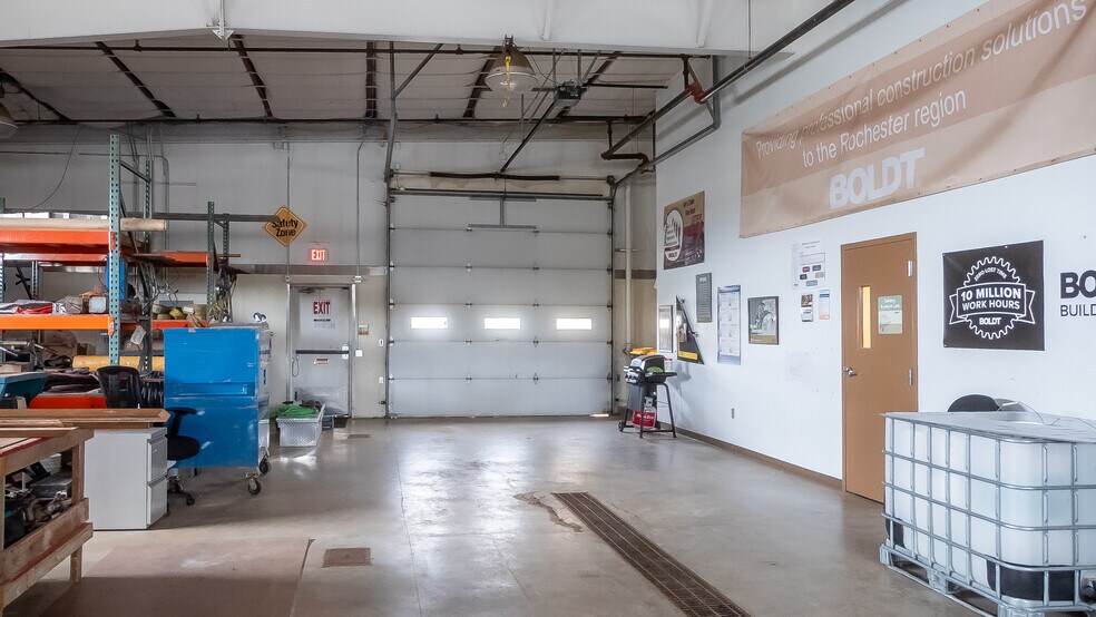 More Photos Of 3621 9th St NW, Rochester Warehouse For Lease