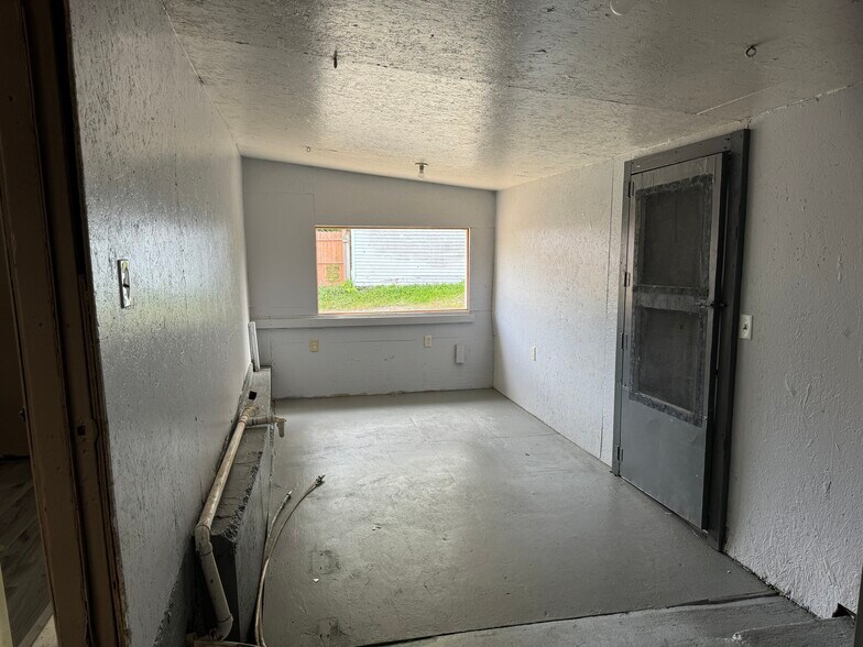 More Photos Of 167 Slater Ave, Jewett City Storefront Retail Office For Sale