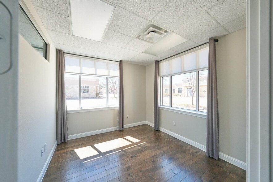 More Photos Of 3900 S Stonebridge Dr, McKinney Office Residential For Lease