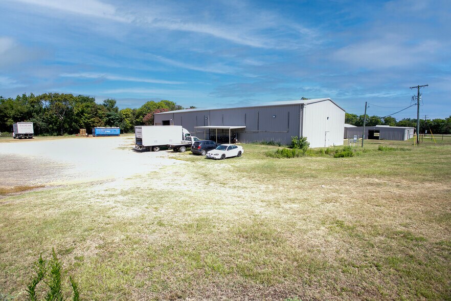 More Photos Of 15393 Highway 64 W, Tyler Warehouse For Lease