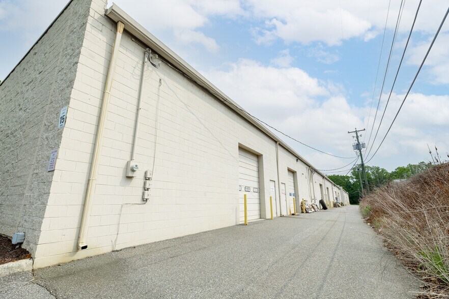 More Photos Of 1030 McConville Rd, Lynchburg Light Distribution For Sale