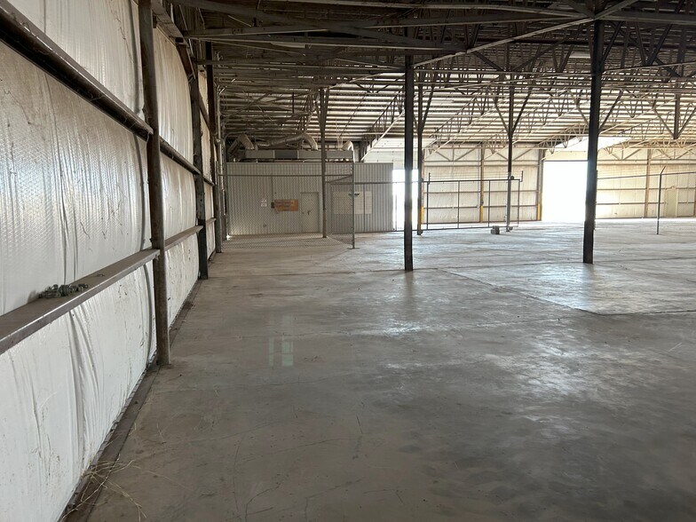 More Photos Of 2086 Oil Mill Rd, Pecos Warehouse For Lease
