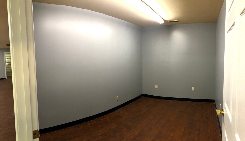 More Photos Of 4617 Sutherland Rd, Owensboro Light Distribution For Lease