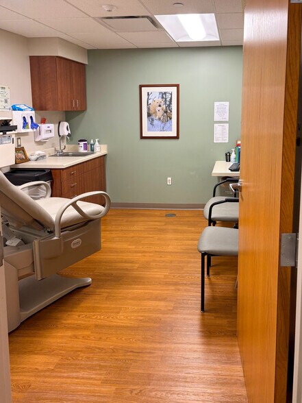 More Photos Of 6901 W Edgerton Ave, Greenfield Medical For Sale