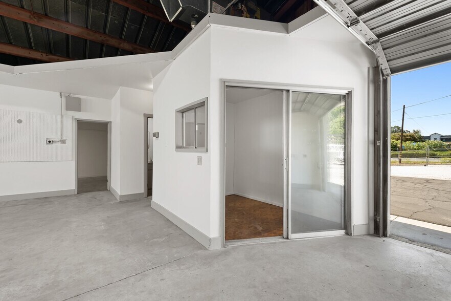 More Photos Of 3724 Oak st, Paso Robles Warehouse For Lease