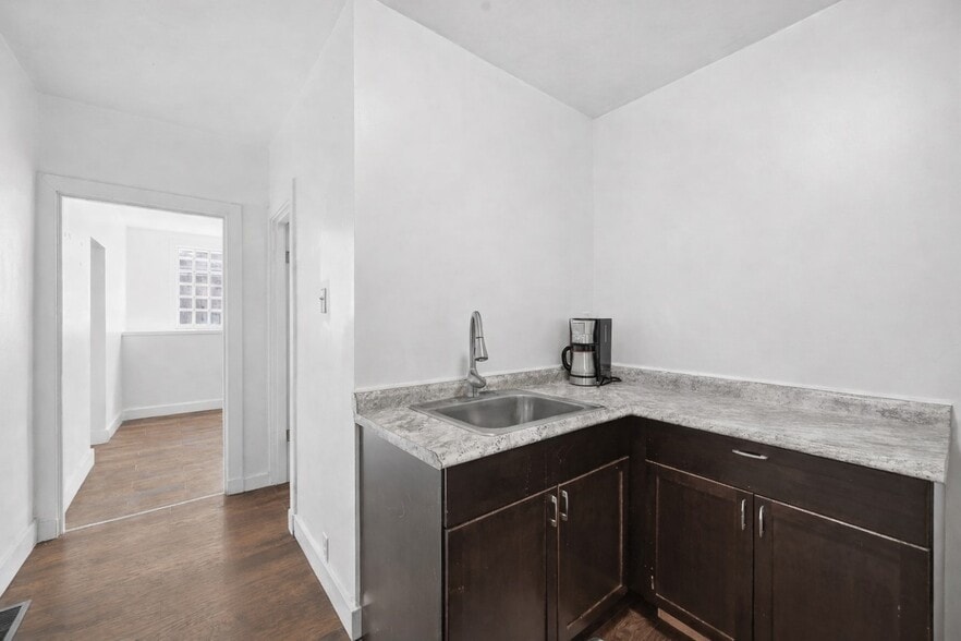 More Photos Of 2404 Saw Mill Run Blvd, Pittsburgh Storefront For Sale