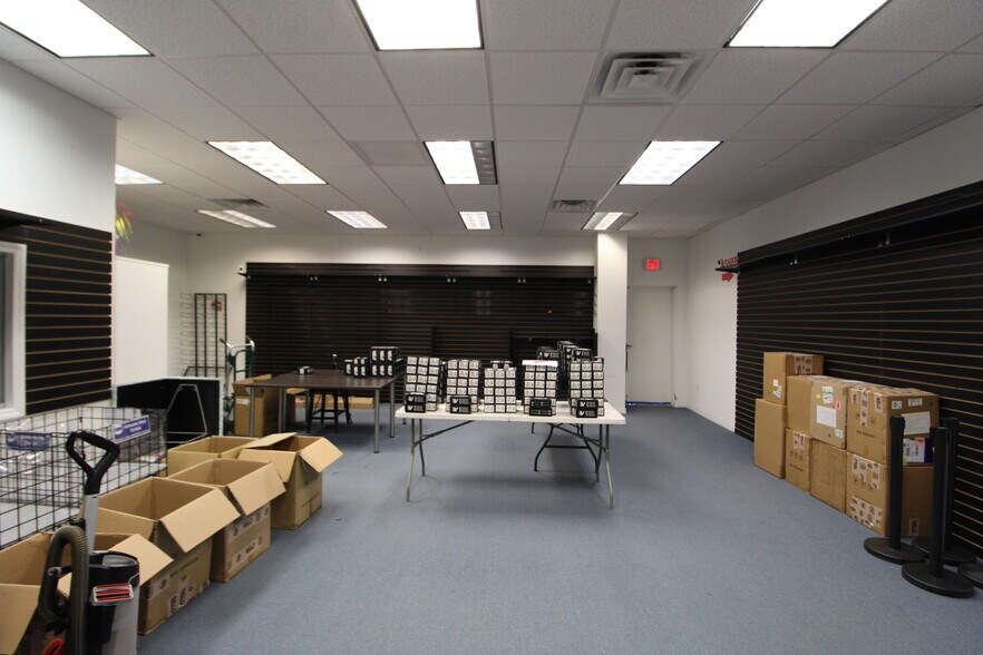 More Photos Of 2077 E 58th Avenue Cir, Bradenton Warehouse For Lease