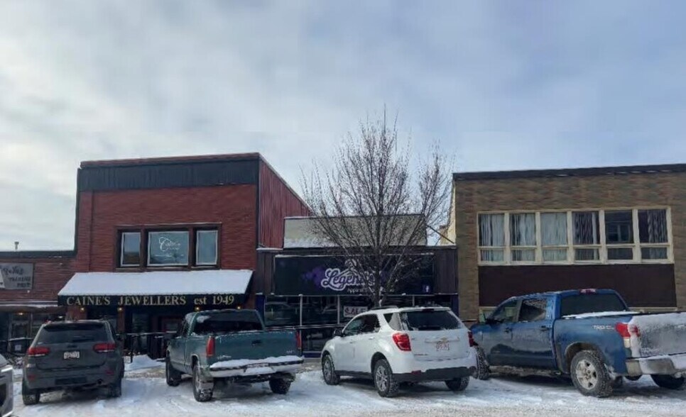 More Photos Of 4932 50 St, Rocky Mountain House Restaurant For Sale