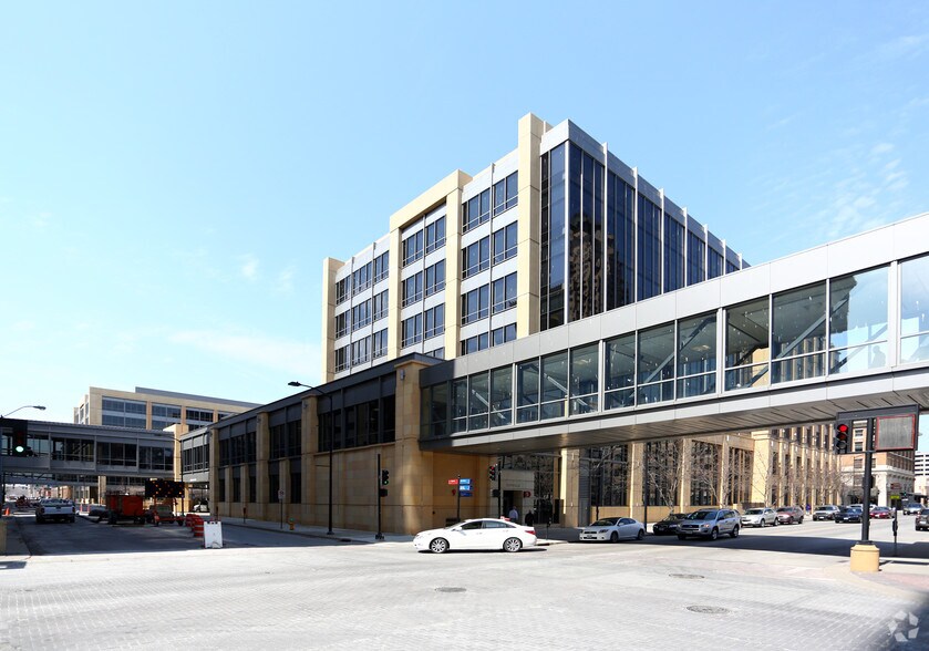 More Photos Of 1100 Locust St, Des Moines Office For Lease