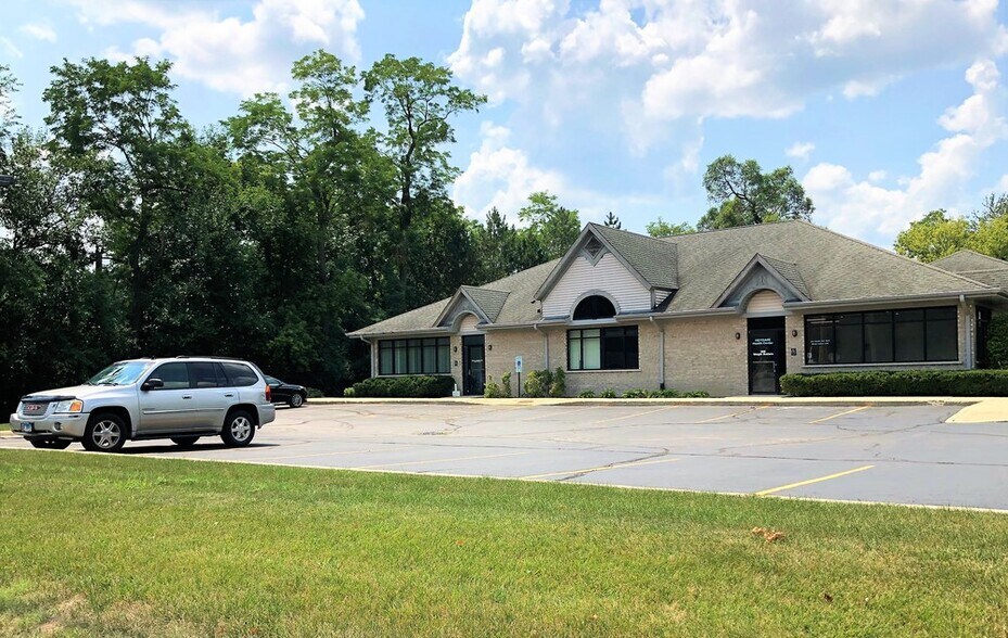 More Photos Of 80 N Virginia St, Crystal Lake Medical For Lease