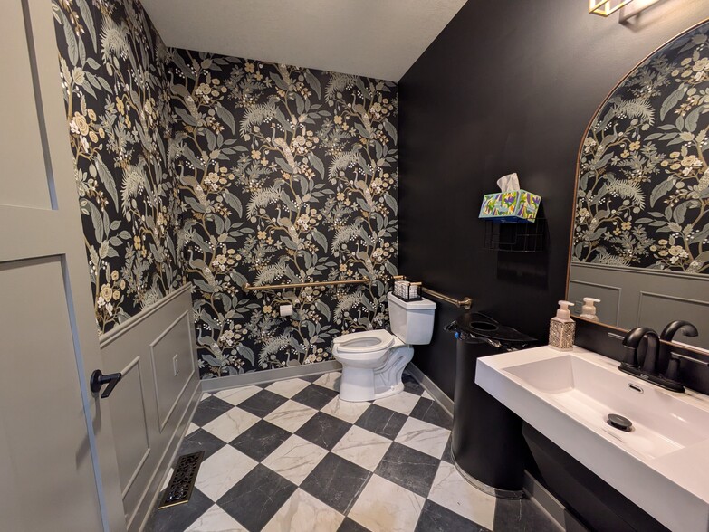More Photos Of 106 NE 2nd St, Stuart Storefront For Sale
