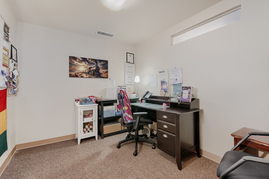 More Photos Of 641 E 112th Ave, Northglenn Veterinarian Kennel For Sale