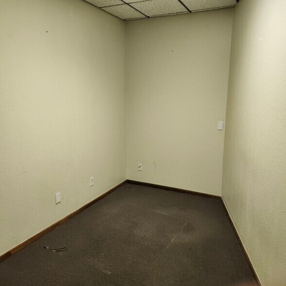 More Photos Of 30 Acoma Blvd S, Lake Havasu City Office For Lease
