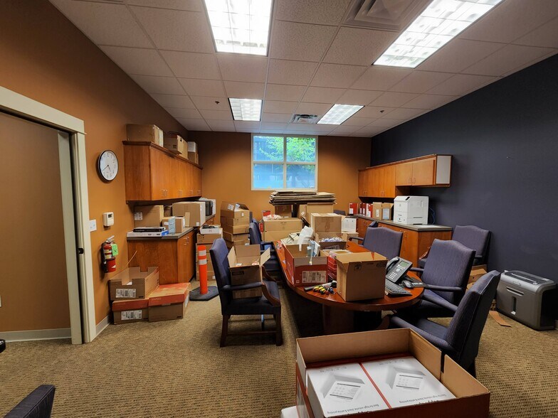 More Photos Of 180 Lithia Way, Ashland Office Residential For Sale