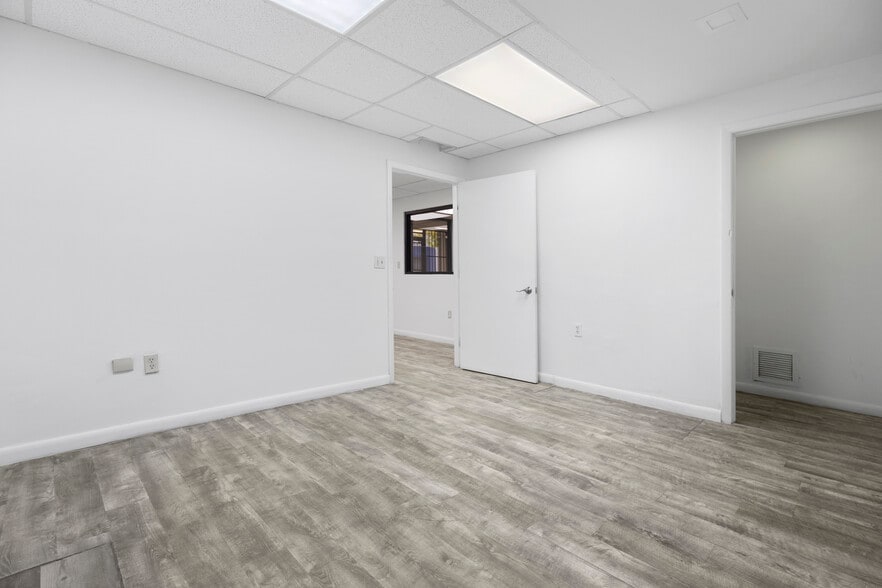 More Photos Of 1740-1742 NW 93rd Ave, Miami Warehouse For Lease