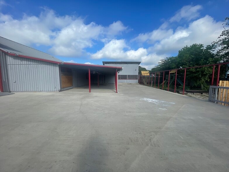 More Photos Of 13525 Wetmore Rd, San Antonio Restaurant For Lease