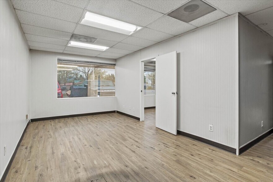 More Photos Of 890 N Main St, Independence Warehouse For Sale