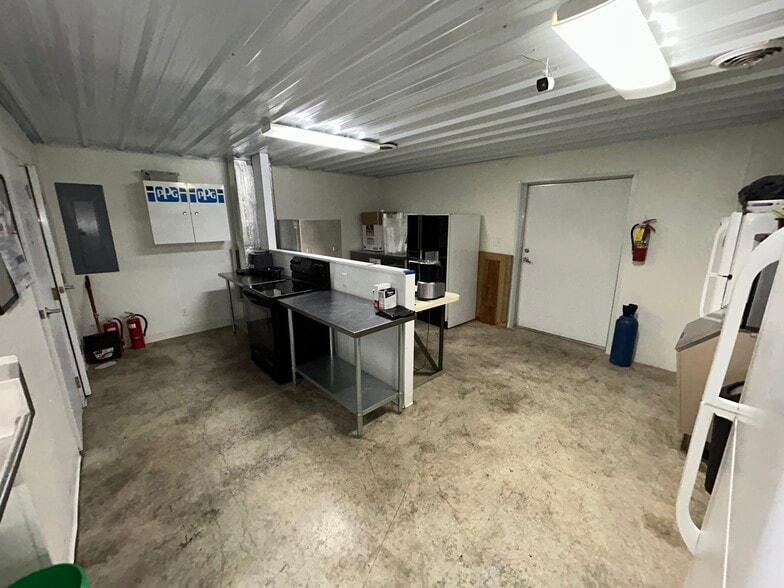 More Photos Of 1002 Cross st, Robinson Restaurant For Sale
