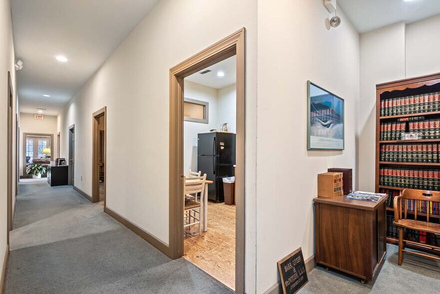 More Photos Of 11 Broad St, Charleston Office Residential For Lease