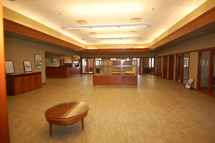 More Photos Of 640 Highway 1 W, Iowa City Office For Sale