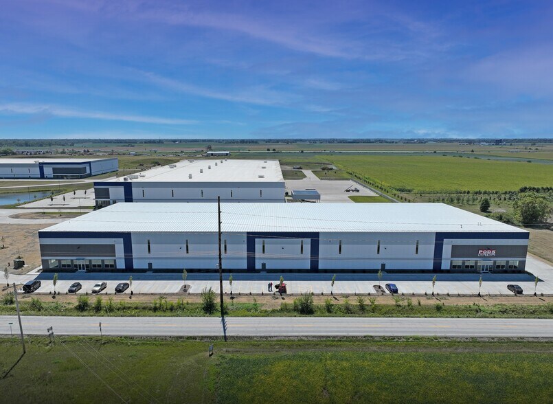 More Photos Of 4302 W 89th St, Davenport Warehouse For Lease