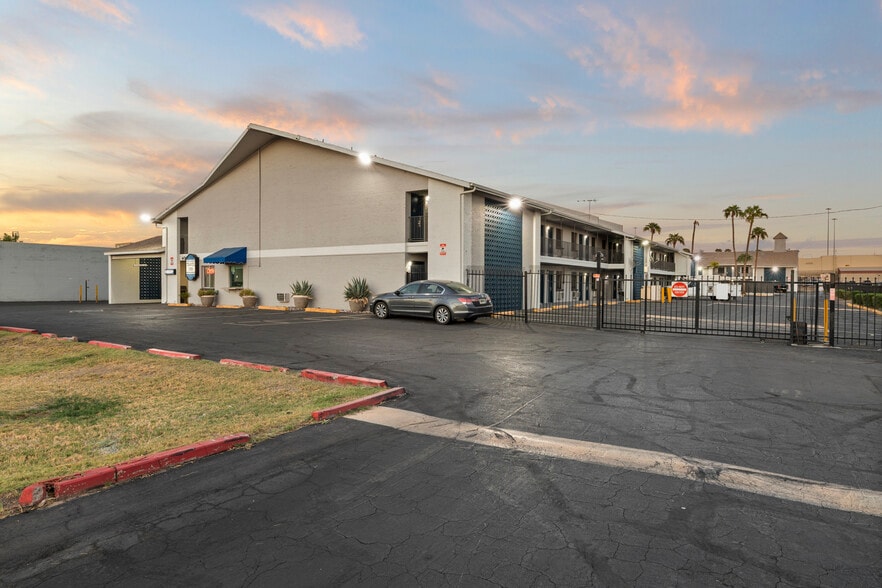 More Photos Of 4021 N 27th Ave, Phoenix Hotel For Sale