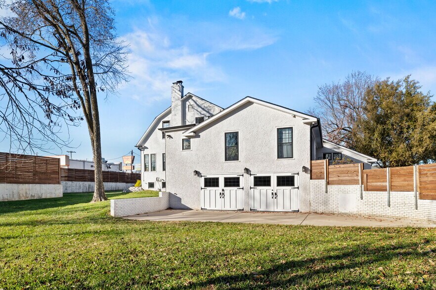 More Photos Of 2049 S Brentwood Blvd, Springfield Office For Sale