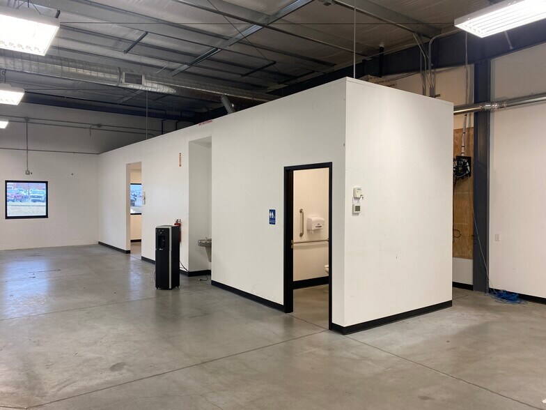 More Photos Of 1793 N Main St, Orrville Service For Sale