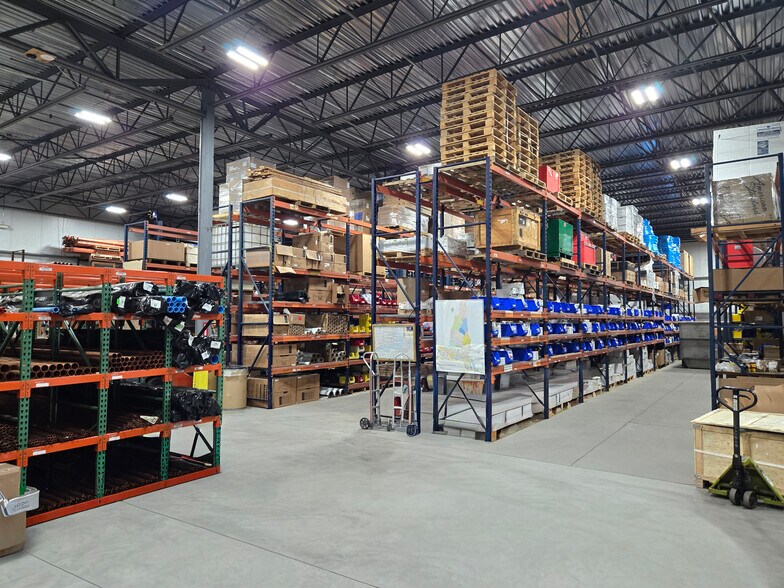 More Photos Of 100 West Rd, Portsmouth Warehouse For Lease