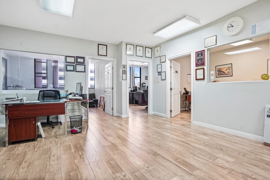 More Photos Of 6450 Bellingham Ave, North Hollywood Storefront Retail Office For Lease