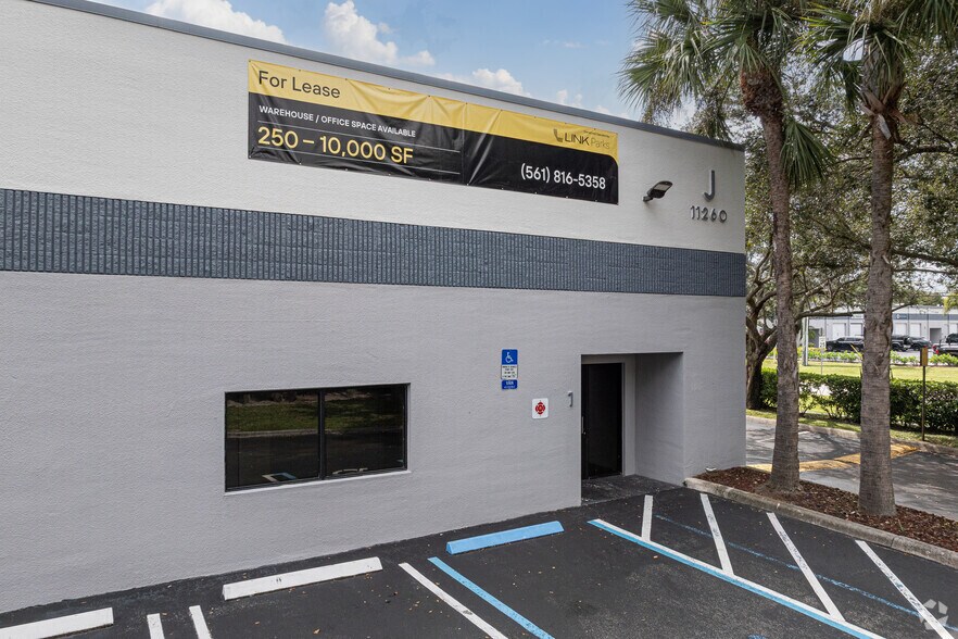 More Photos Of 11260 Fortune Cir, Wellington Warehouse For Lease
