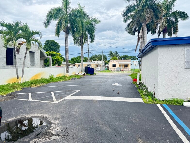 More Photos Of 3305 NW 32nd Ave, Miami Restaurant For Lease