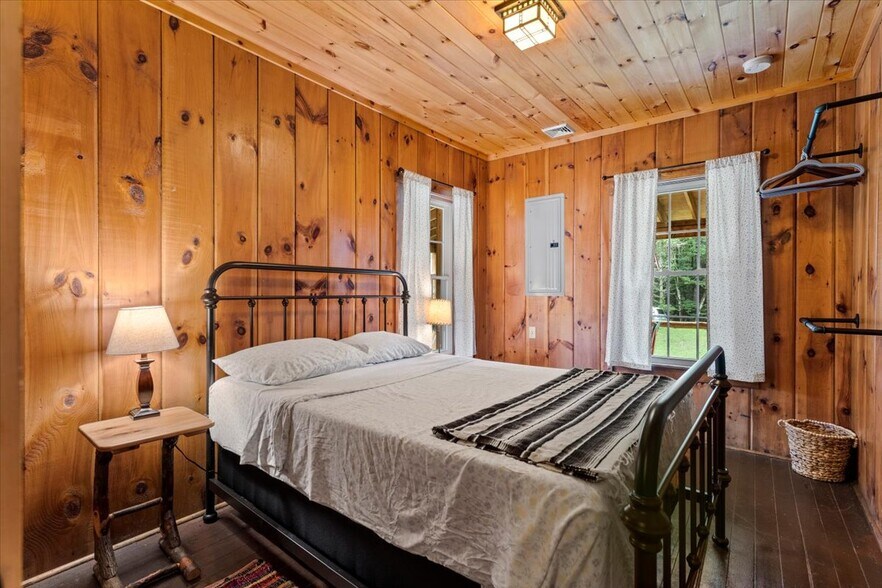 More Photos Of 746 Howe Rd, Lake Luzerne Hotel For Sale