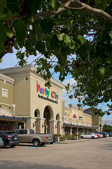 More Photos Of 19189 N I-45, The Woodlands Unknown For Lease