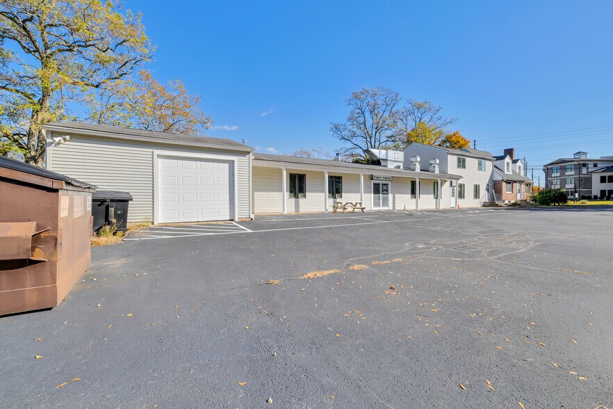 More Photos Of 93 Elm St, Old Saybrook Restaurant For Lease