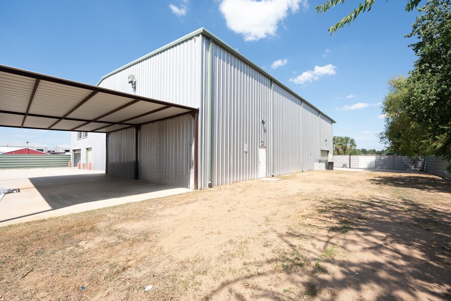 More Photos Of 12633 Shiloh Church Rd, Houston Warehouse For Sale