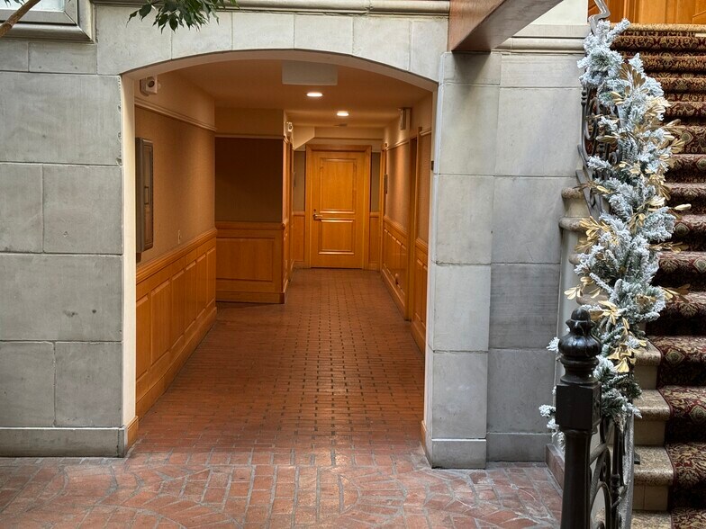 More Photos Of 1554 S Sepulveda Blvd, Los Angeles Office For Lease