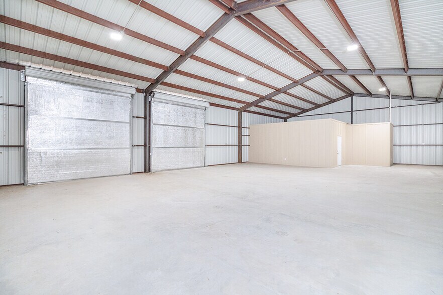 More Photos Of 101 Richards st, Brady Warehouse For Lease
