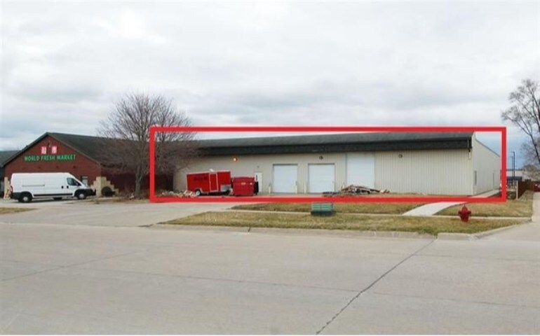 More Photos Of 2401 2nd St, Coralville Flex For Lease