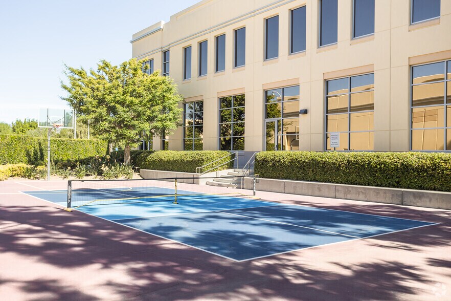 More Photos Of 915 W Imperial Hwy, Brea Unknown For Lease