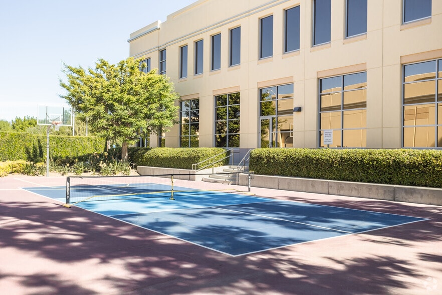 More Photos Of 915 W Imperial Hwy, Brea Unknown For Lease