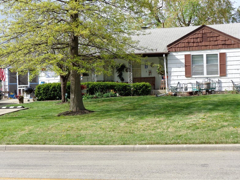 More Photos Of 350 S Parker St, Olathe Garden Center For Sale